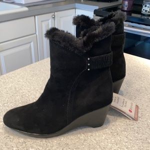 Blondo black suede w/rhinestone waterproof bootie. Size 7 1/2 ,faux fur trimmed